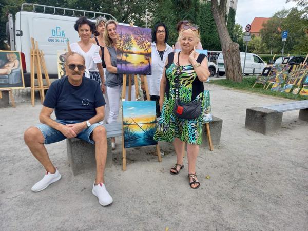 Prezes naszego stowarzyszenia artystów w całej okazałości na wesoło 